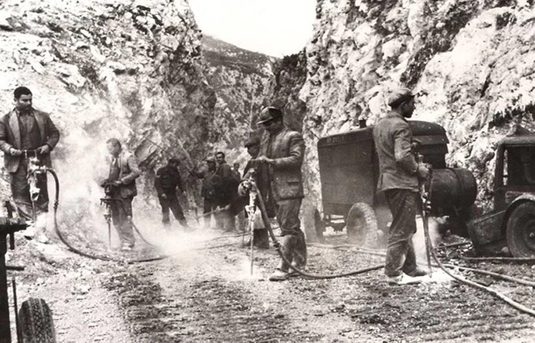 Μ.Ο.Μ.Α.: Η Ελλάδα της χρωστάει πολλές από τις βασικές τις υποδομές – Δείτε τις εικόνες